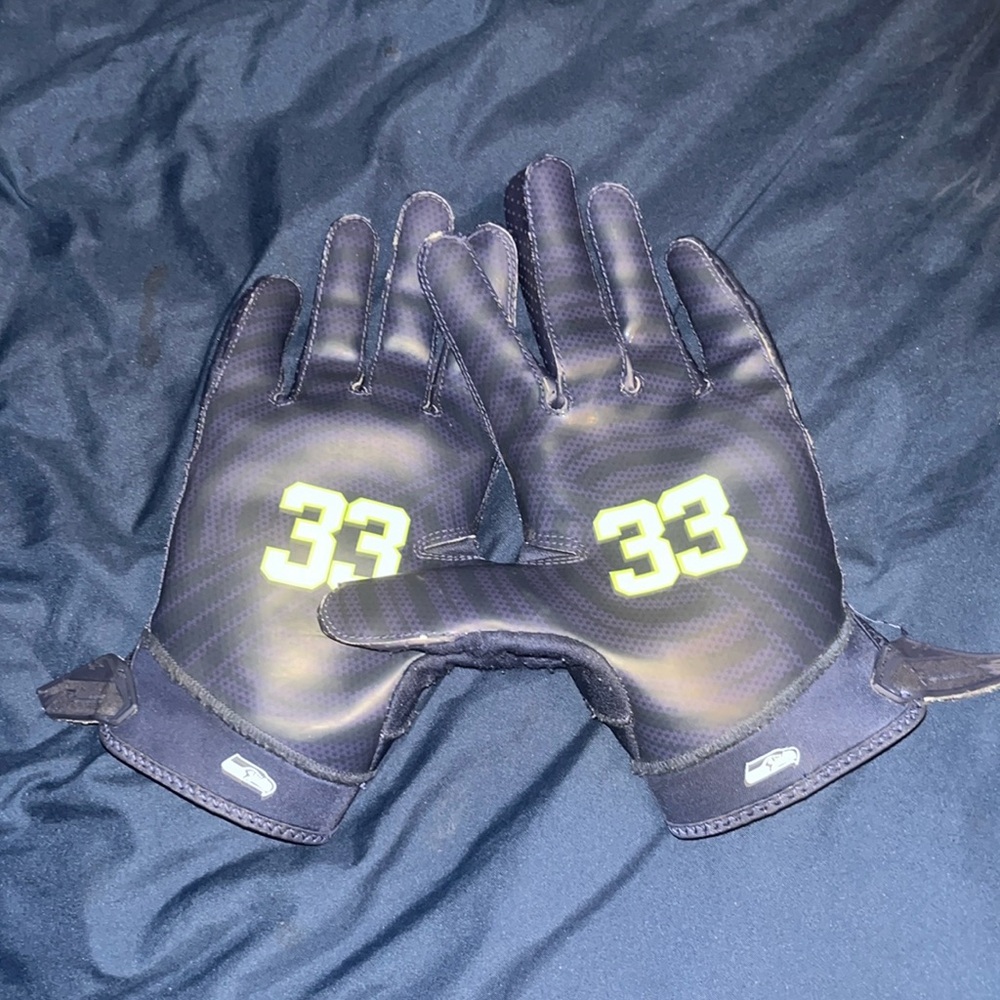 Used Seattle Seahawks Football Gloves
(Jamal Adams)